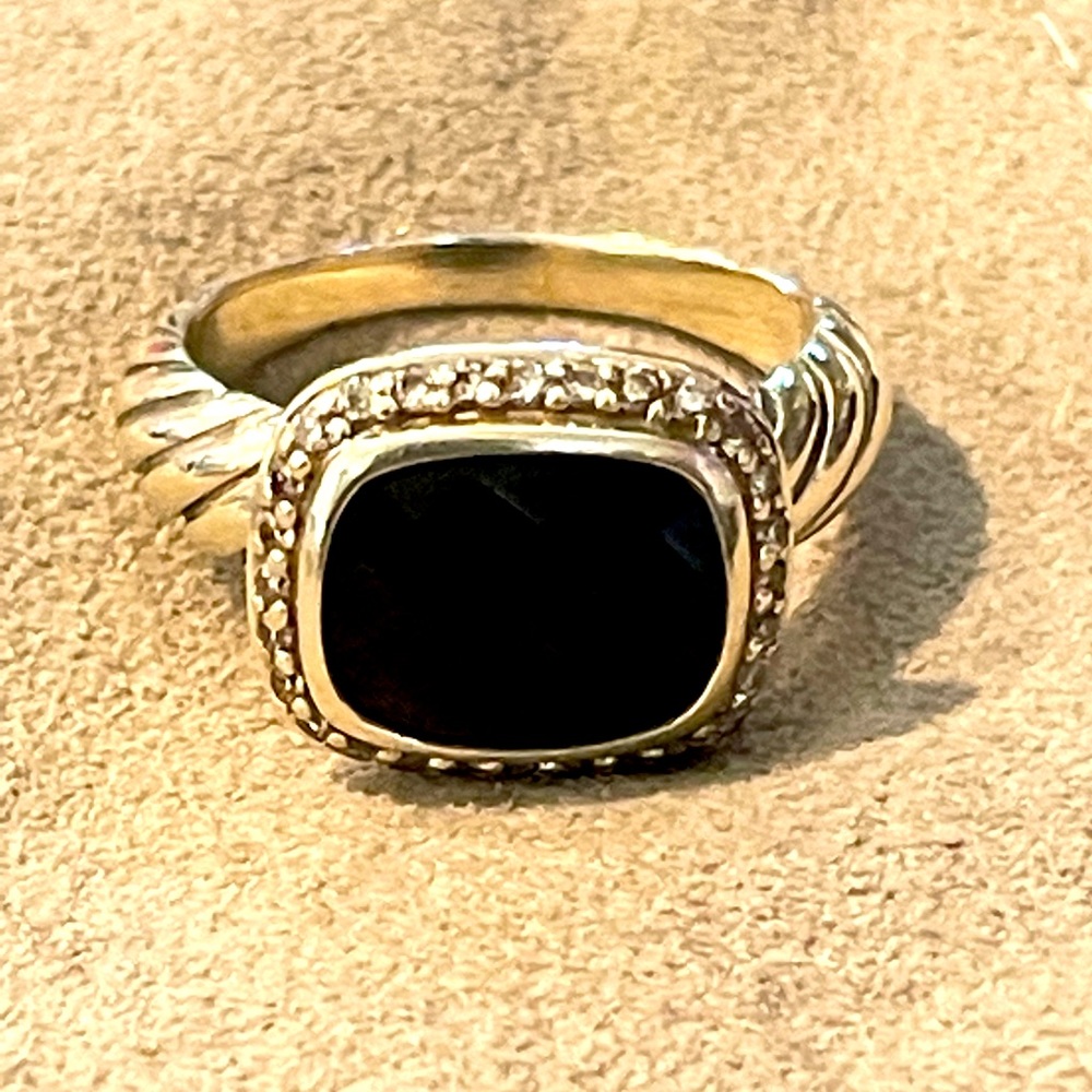 David Yurman black onyx ring! Gorgeous ring has been sized. Hard find.SIZE 4